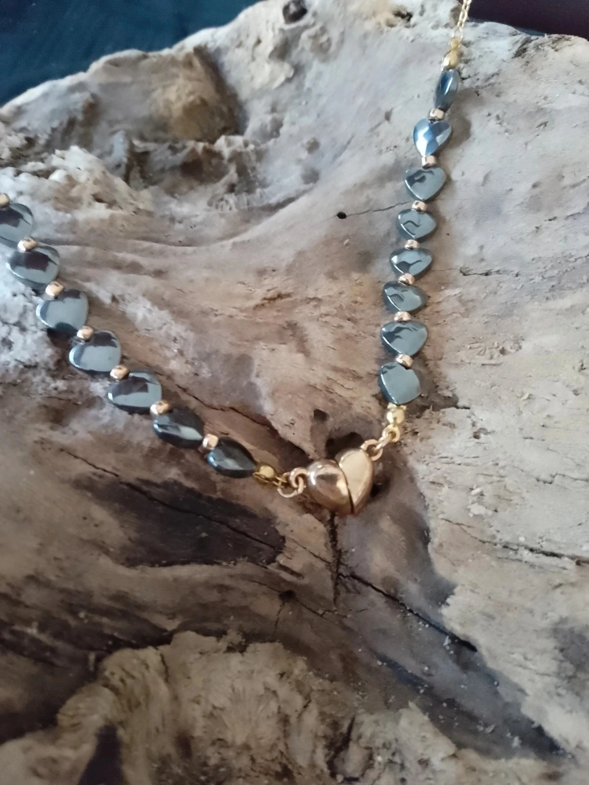 Colar corações em hematita preta fecho magnético dourado na frente – photo 5